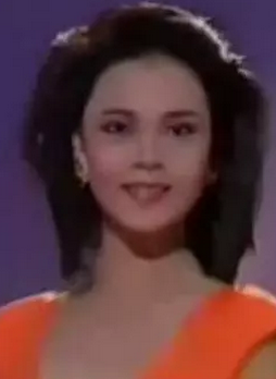 嵨