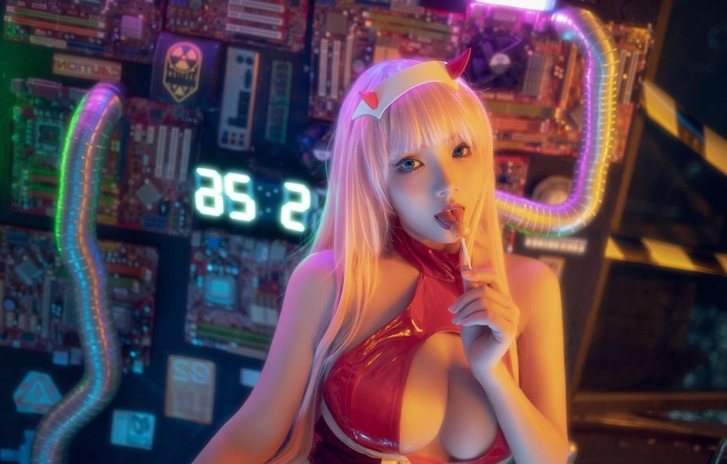 �ƶ��ϵ�Ů��